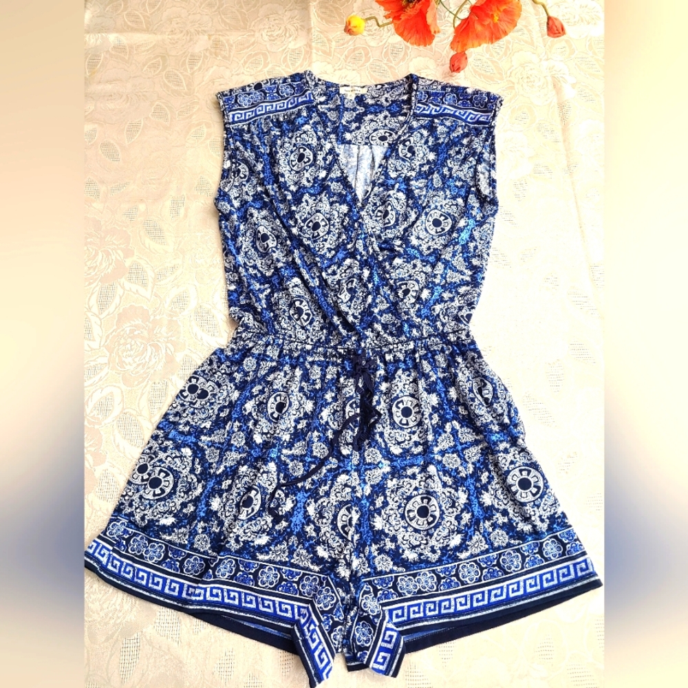 Max Studio Floral Sleeveless Blue White Jumpsuit Size L Short Rompers